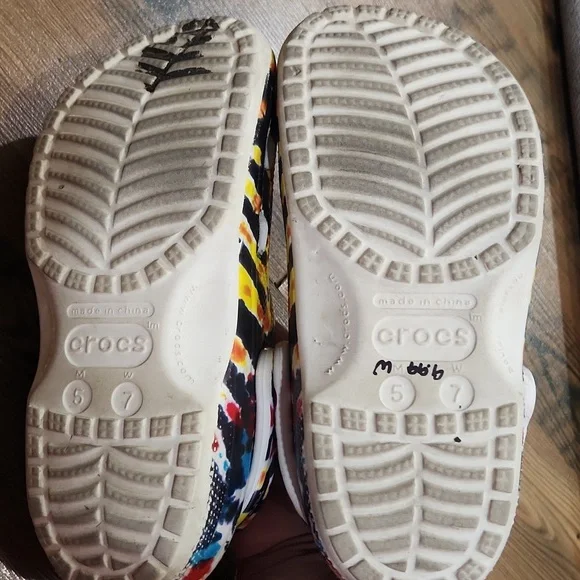 Crocs Rare Grateful Dead X Chinatown Market Tie Dye Dancing Bear Jibits W7 M5 - Picture 4 of 10